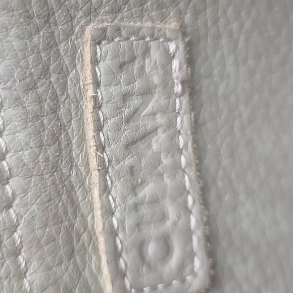 Cuyana taupe peppbled leather large tote. Gently worn condition - Picture 10 of 11